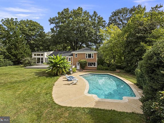2nd image of 1909 Earldale Ct #703