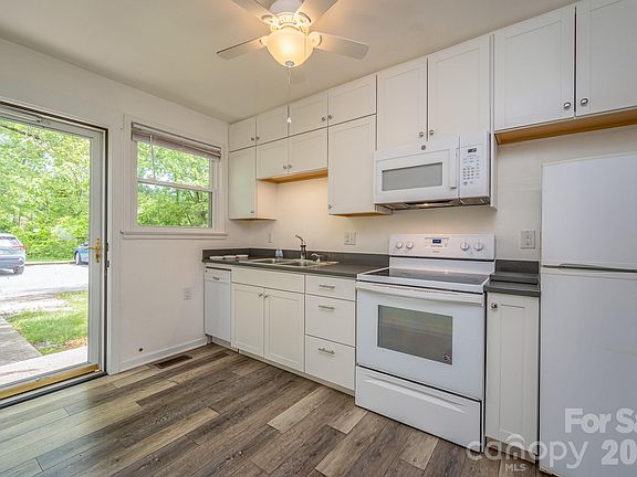 4th image of 41 Trowbridge Ln