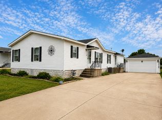 22700 S Foxfire Dr, Frankfort, IL 60423