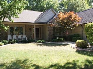 190 Woodmill Dr, Rochester, NY 14626