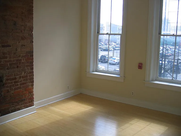 311 E 13th St #2 — Photo 3