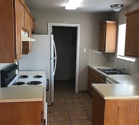 2nd image of 902 Quartz Ct #902B
