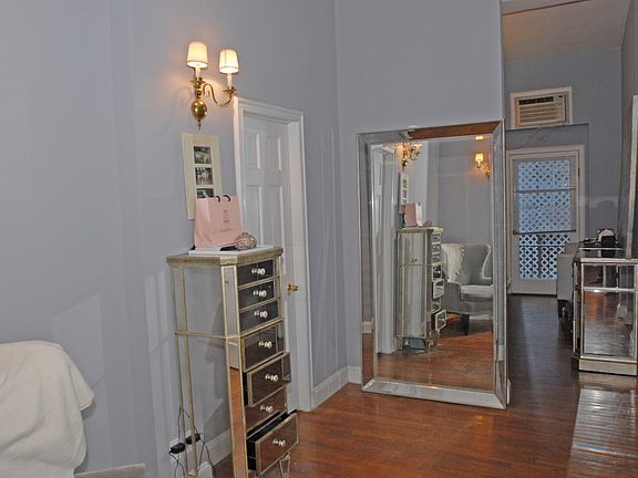 5th image of 2 E 75th St APT 1A