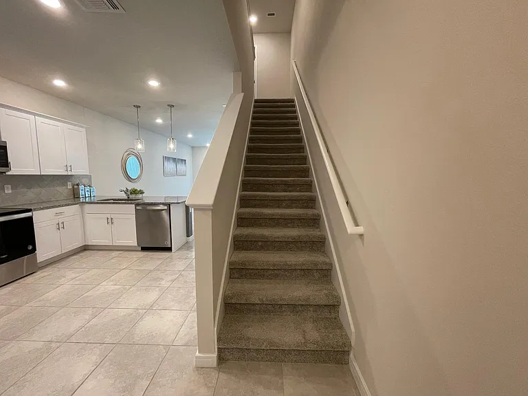 Neutral carpeted second level