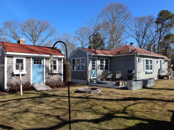 48 Blossom Avenue, Osterville, MA 02655