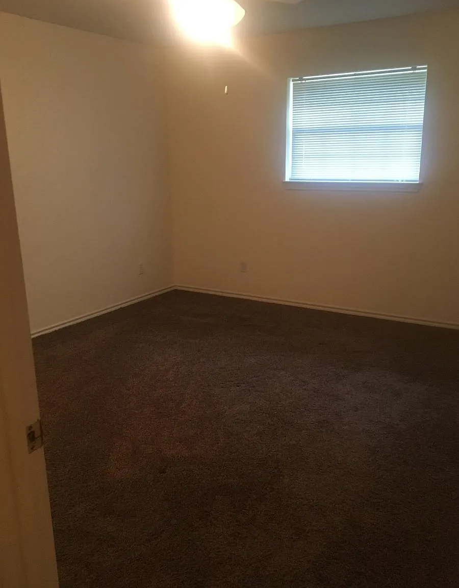 2 bed, 1200 sqft, $1,200 — Photo 3