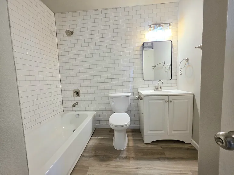 200 Colorado Ave #1/2 — Photo 9