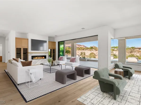 24 Soaring Bird Ct, Summerlin, NV 89135