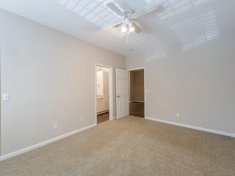 Abbington Place Apartments — Photo 4