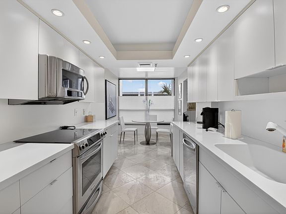 4th image of 20090 Boca West Drive #338