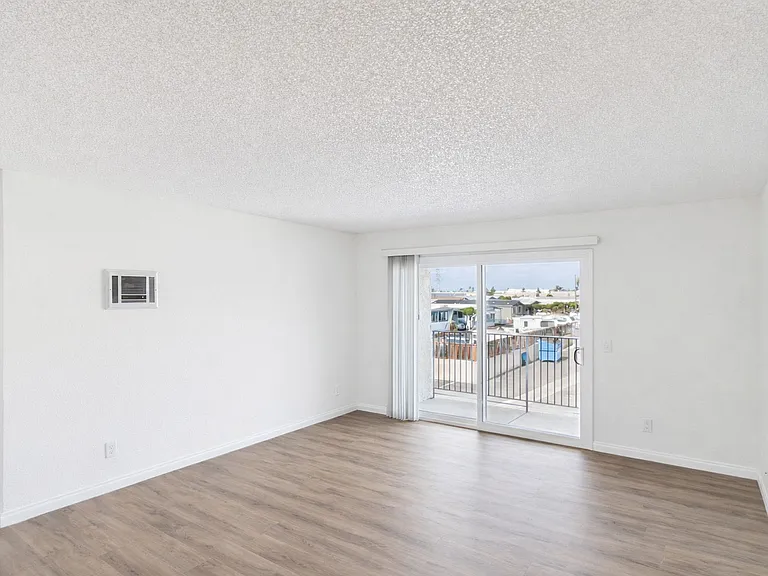 Anita Square Apartments — Photo 21