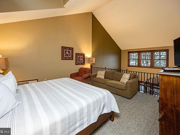 3rd image of 565 Glendale Rd #B206