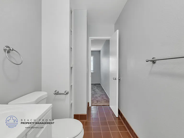 228 West Carson — Photo 25