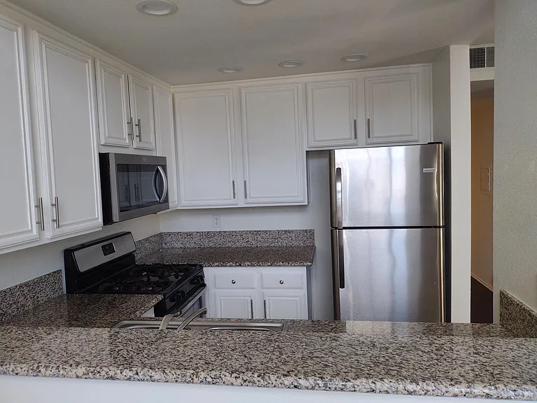 4343 Mammoth Ave #8 — Photo 5