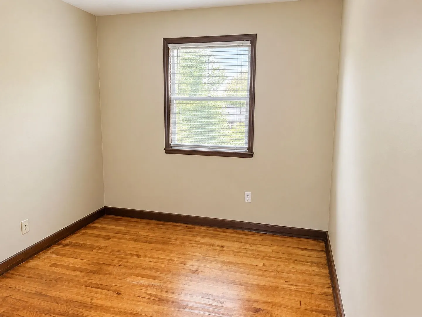 2 bed, 1.5 bath, 1000 sqft, $1,598 — Photo 3