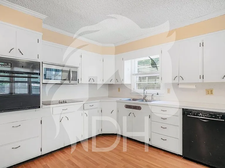450 N Miller St — Photo 10