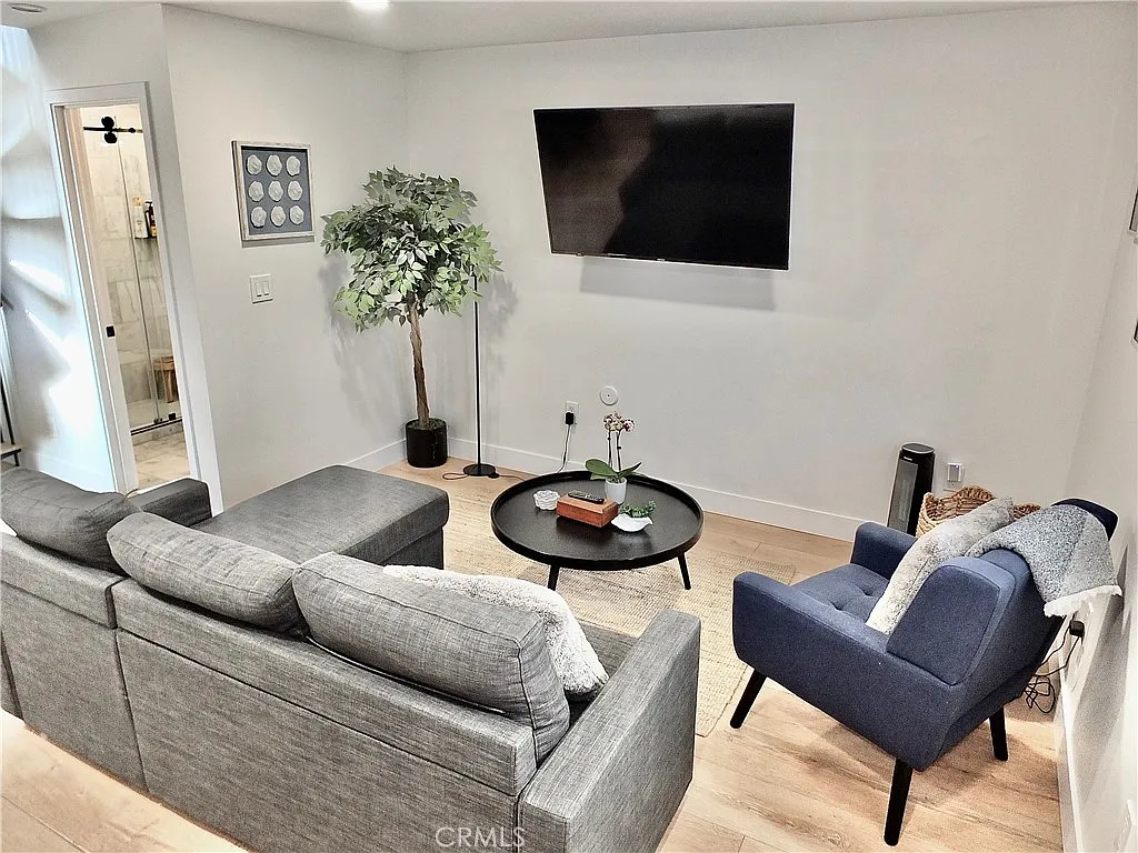 2 bed, 1406 sqft, $9,000 — Photo 2