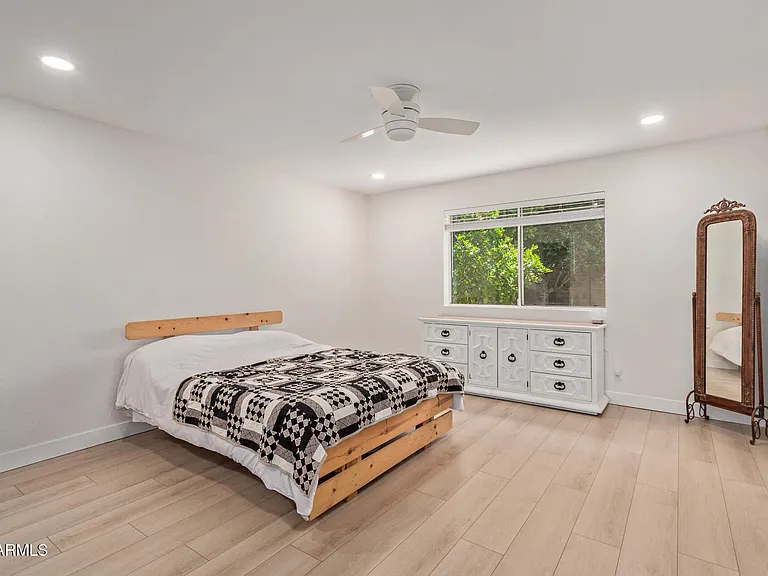 1347 W Lobo Ave — Photo 13