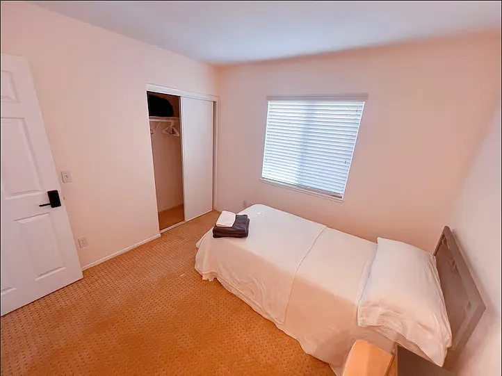 1 bed, 100 sqft, $1,280 — Photo 3