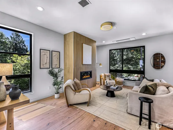 19215 77th Court NE #101, Kenmore, WA 98028