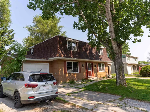 2030 Terry Ln, De Pere, WI 54115