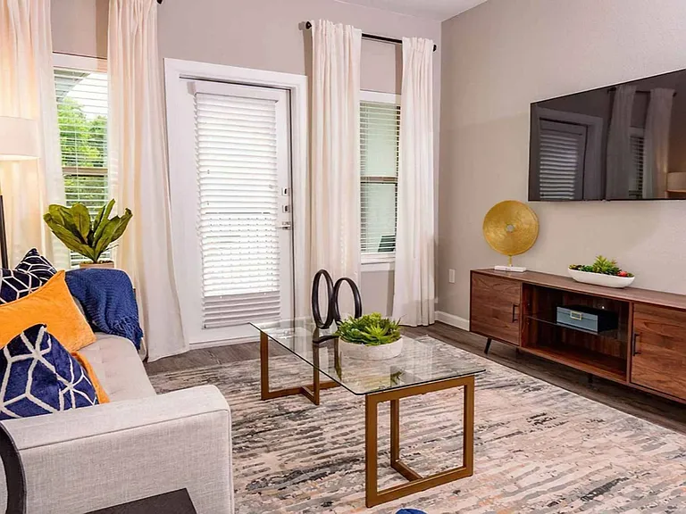 Regency Park Residences — Photo 2