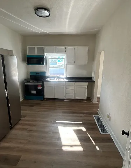 706 S Webster St — Photo 9