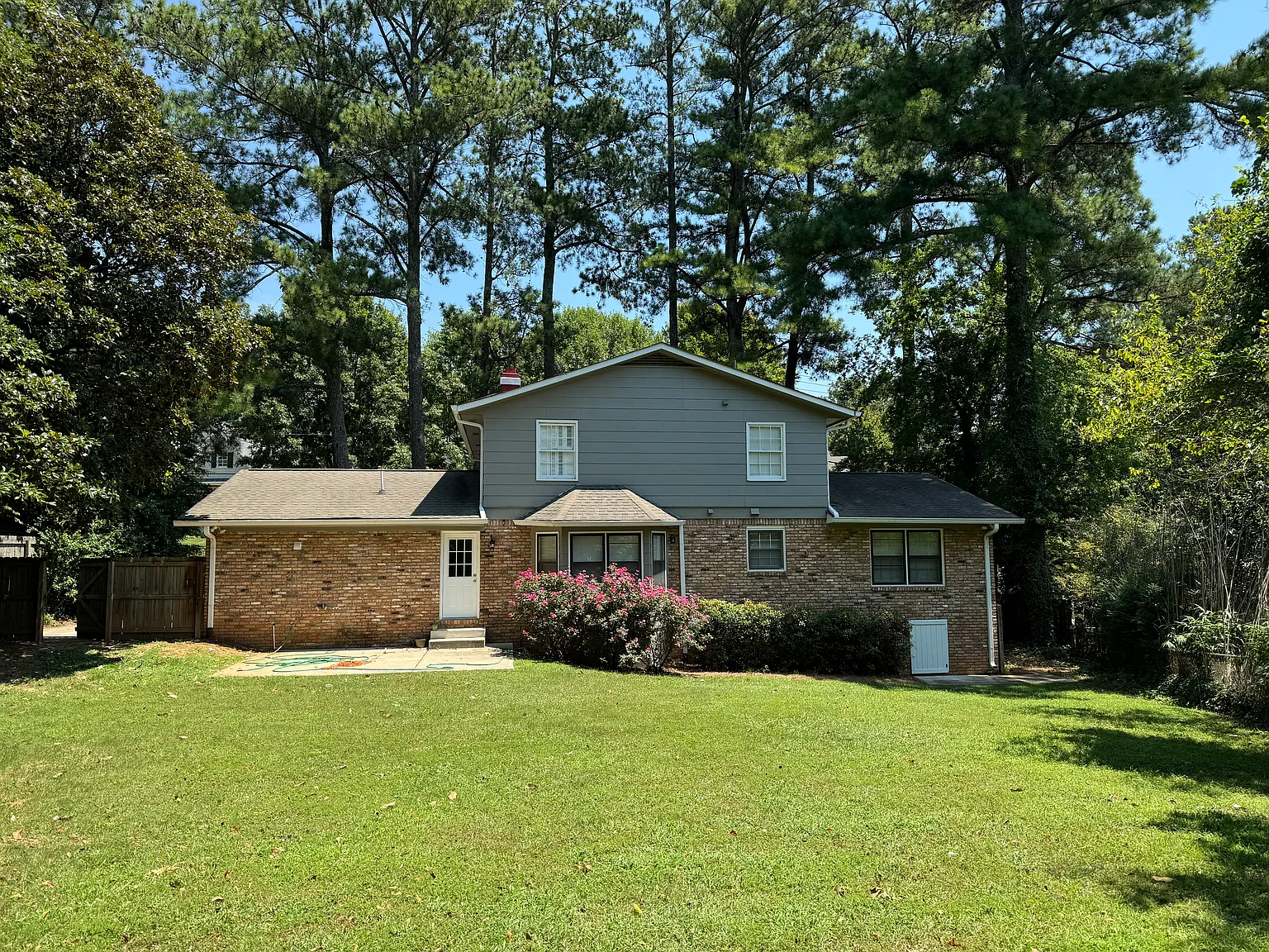 4 bed, 2536 sqft, $2,775 — Photo 2