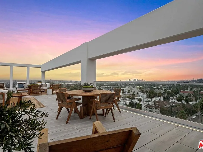 7135 Hollywood Blvd #W — Photo 6