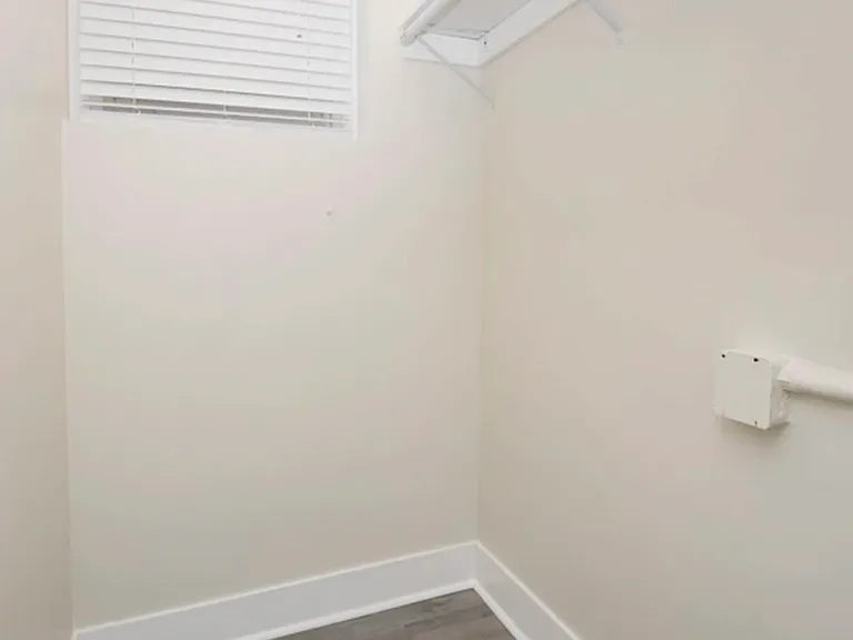 648.5 W Roscoe St #GD — Photo 12