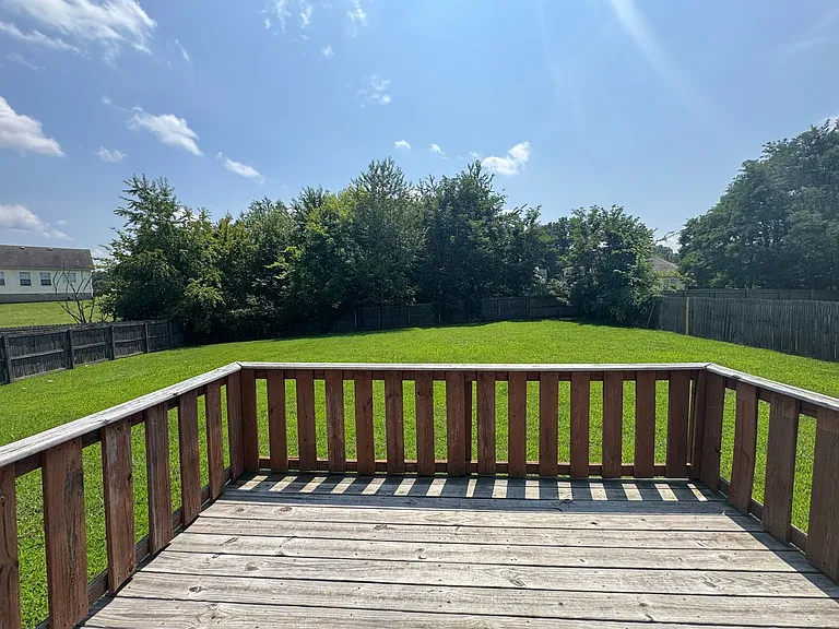 371 Andrew Dr — Photo 32