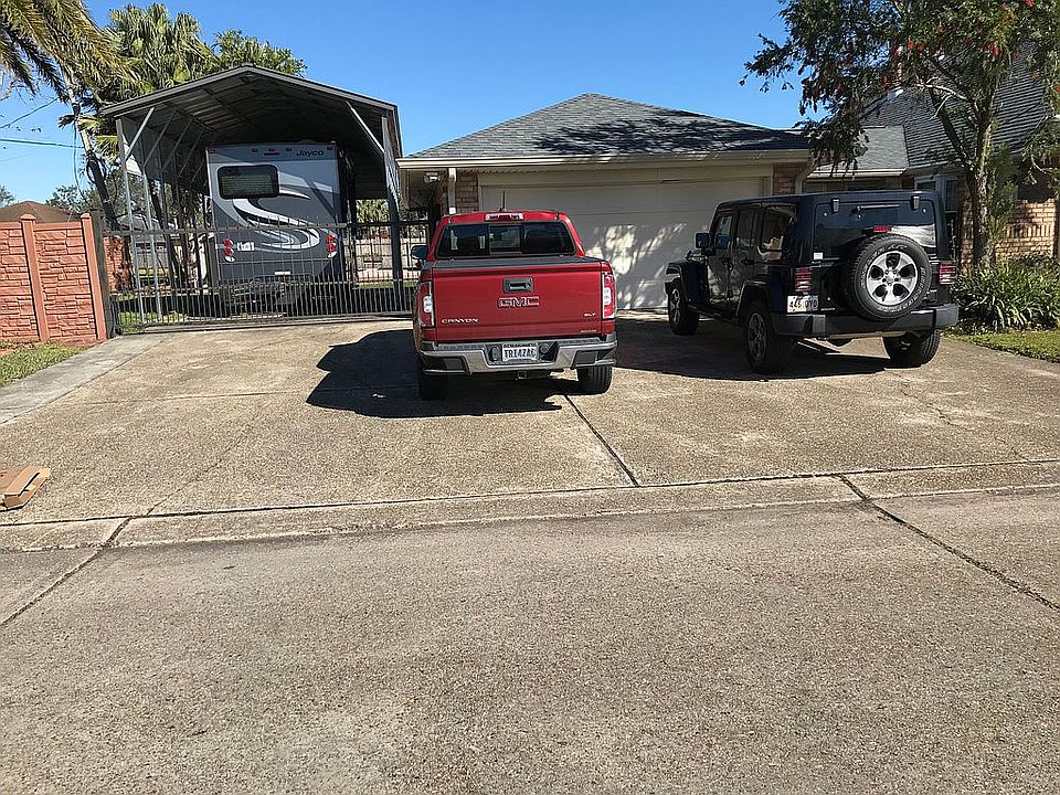 1st image of 11 Magnolia Dr