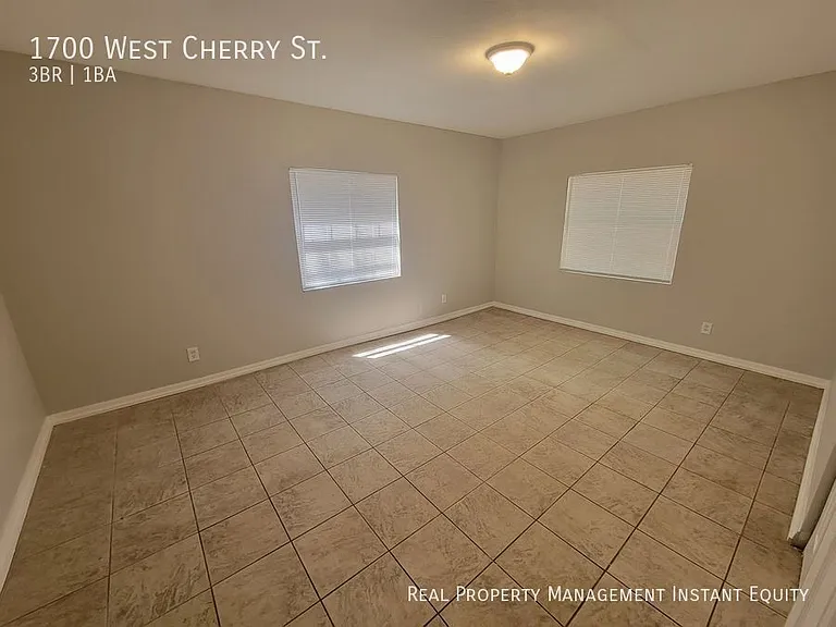 1700 W Cherry St — Photo 7