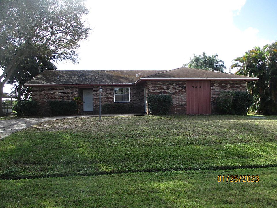 1st image of 744 SE Fallon Dr