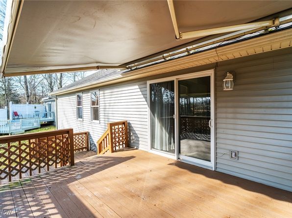 421 Hills Creek Rd, Brookfield, OH 44403