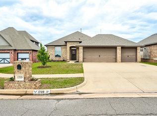 1709 NE 27th Ter, Moore, OK 73160