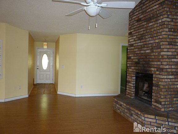 3rd image of 611 Lake Doe Blvd