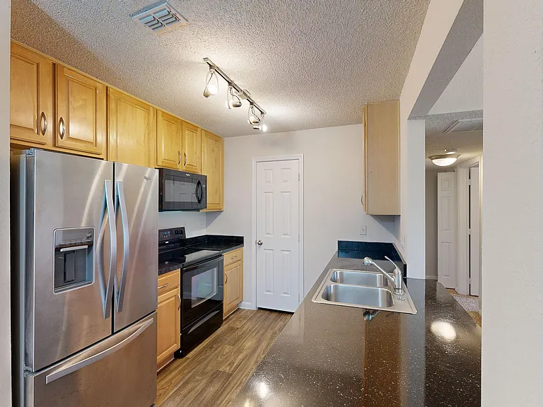 Altamira Place Apartment Homes — Photo 98