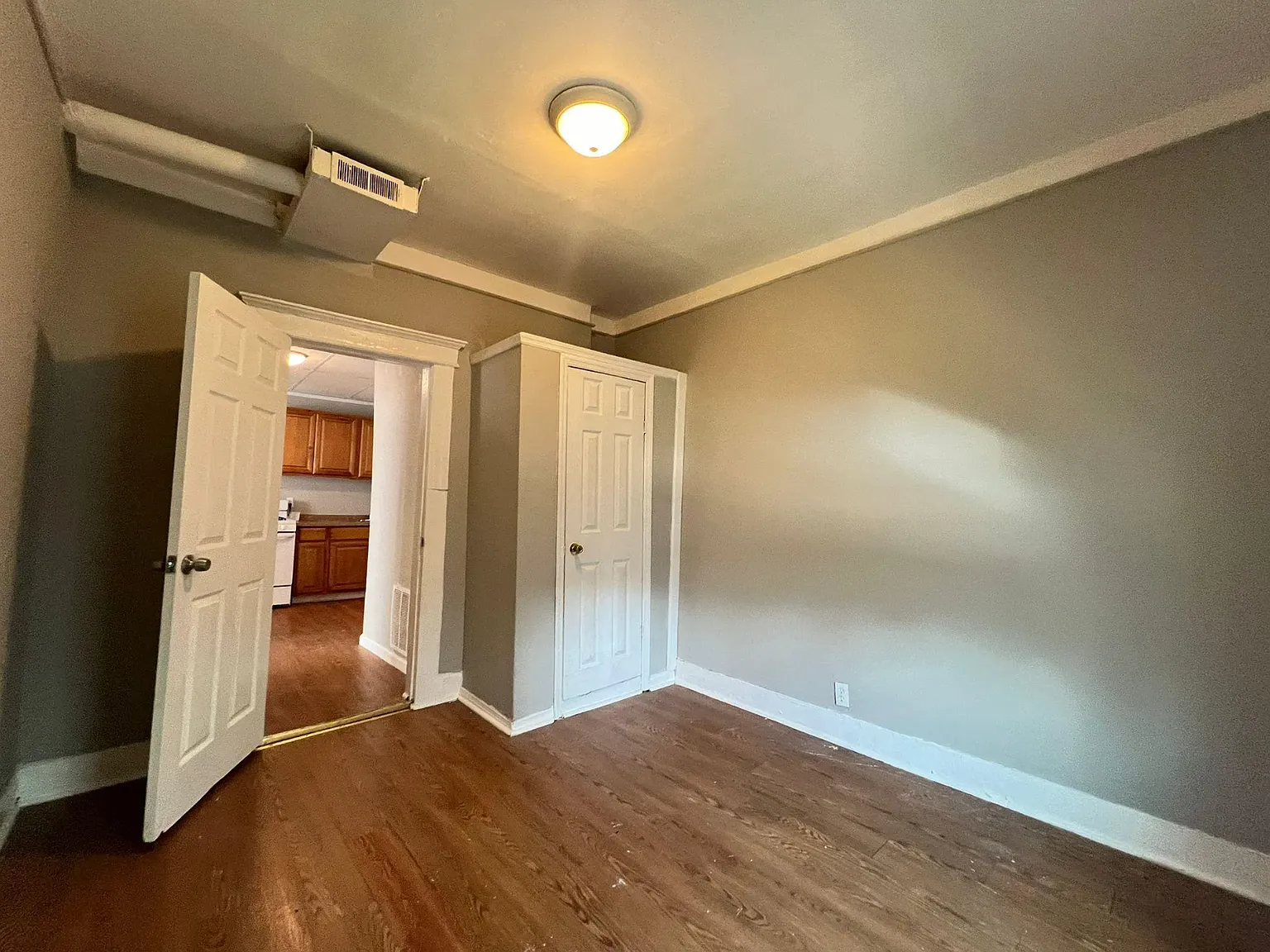 2 bed, 800 sqft, $1,749 — Photo 2