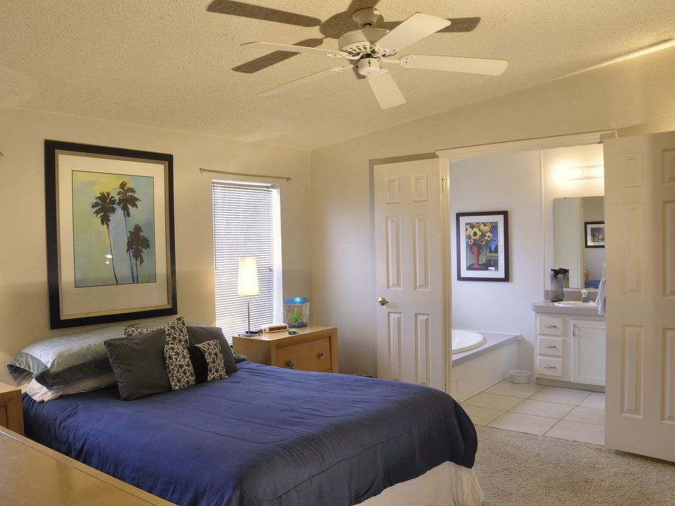 Bright / Airy M/bdrm & M/bth