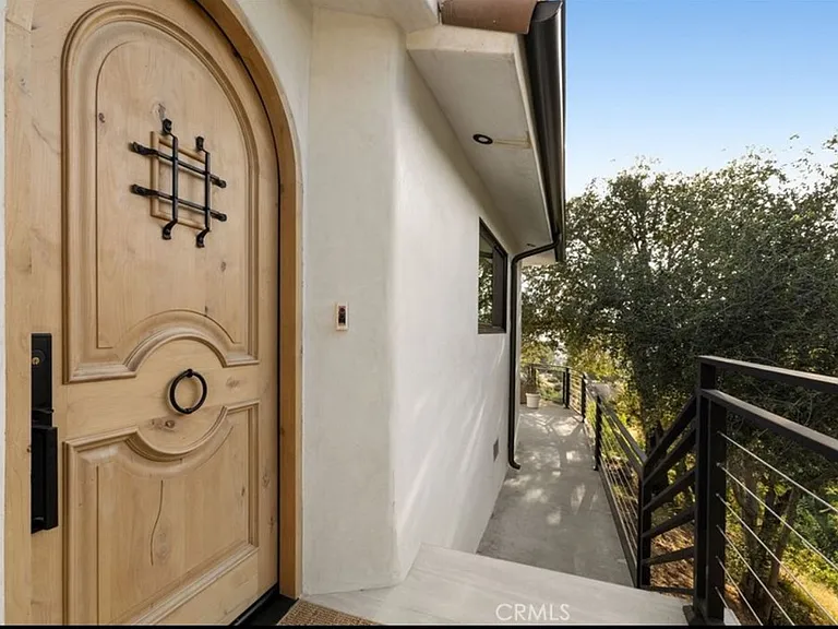 11111 Tujunga Canyon Blvd — Photo 34