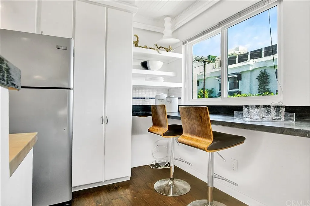 1 bed, 742 sqft, $3,800 — Photo 2