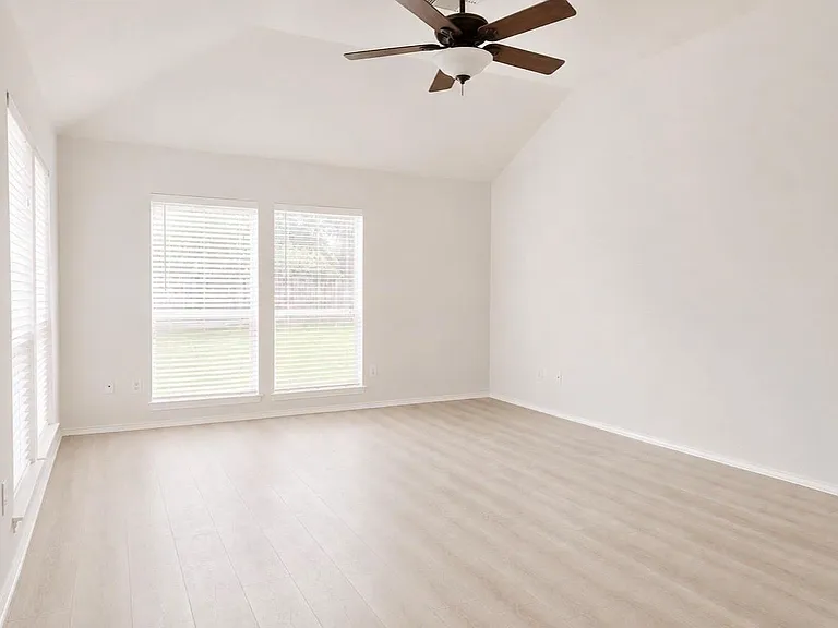 3131 Valley Ct — Photo 12