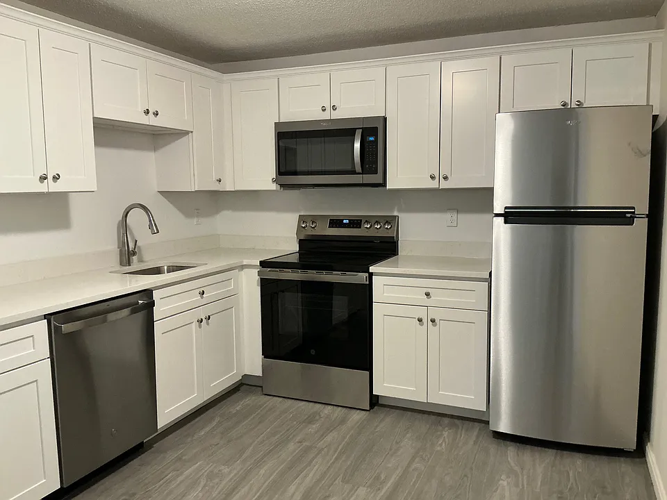 121 North St #18