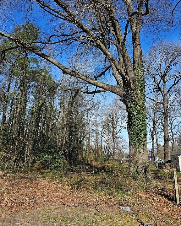 2nd image of 1908 Powell Rd