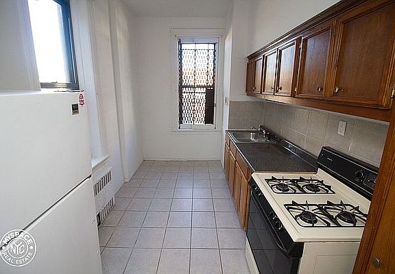 3rd image of 793 Franklin Ave #4B