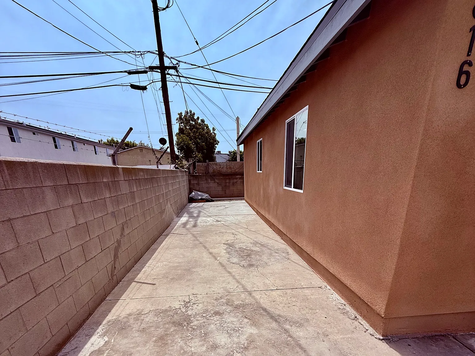 3 bed, 950 sqft, $3,300 — Photo 3