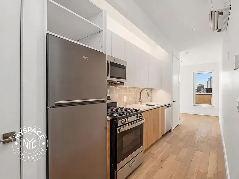 58 Vanderbilt Ave #4E — Photo 2