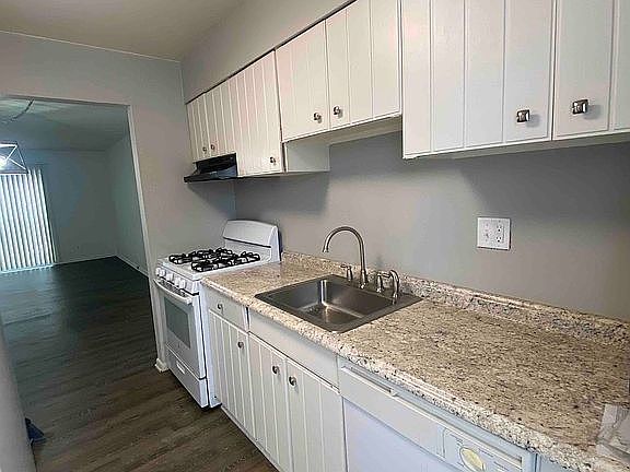4th image of 225 College Park Dr