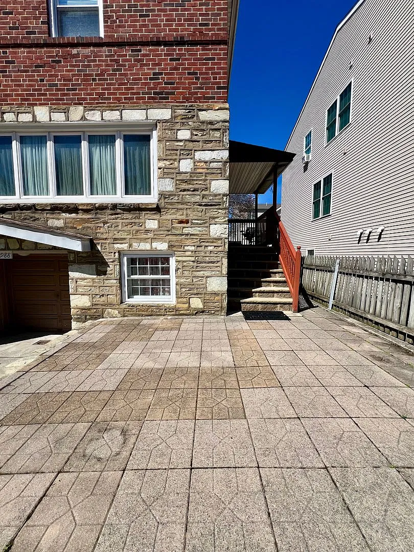 Gorgeous 4-Bedroom Townhome with One-Car Garage! Available NOW! — Photo 4